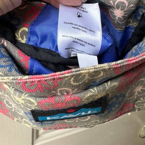 Kavu Canvas Small crossbody. Flower Print. Limited Edition. - Picture 11 of 14
